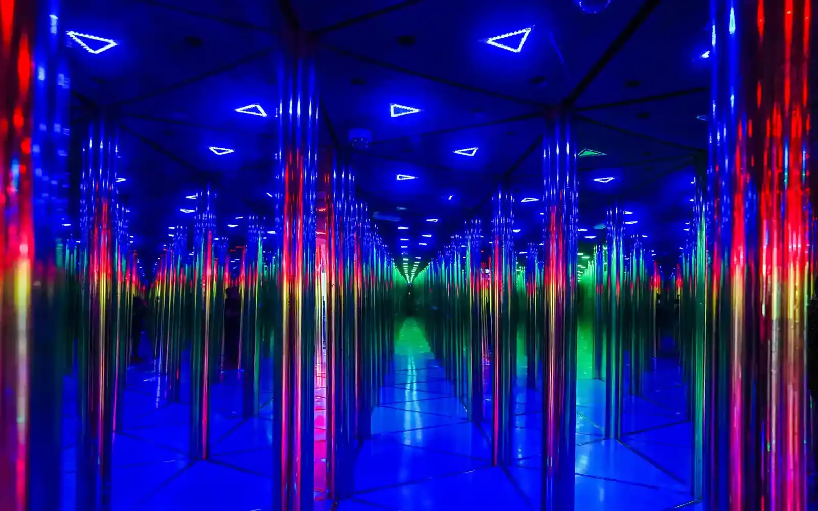MIRROR MAZE - CREEK PARK